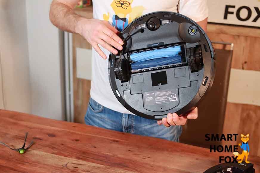 Ecovacs Deebot T9 AIVI ist von unten zu sehen